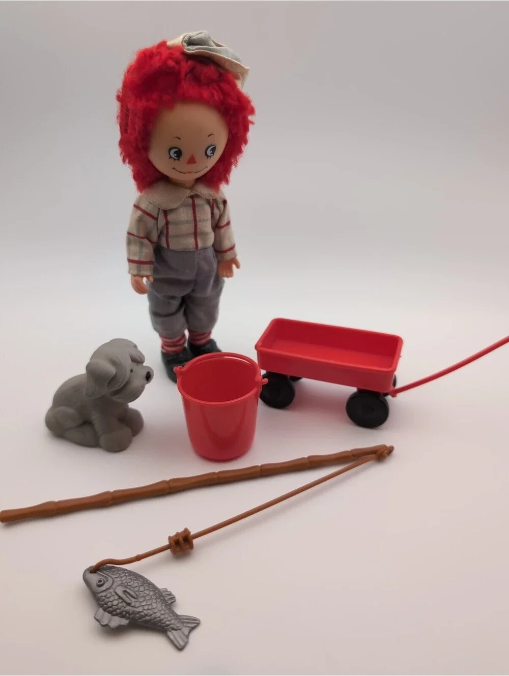 1976 KNICKERBOCKER RAGGEDY ANDY DOLL & FISHING PLAY SET, DOG, POLE, WAGON